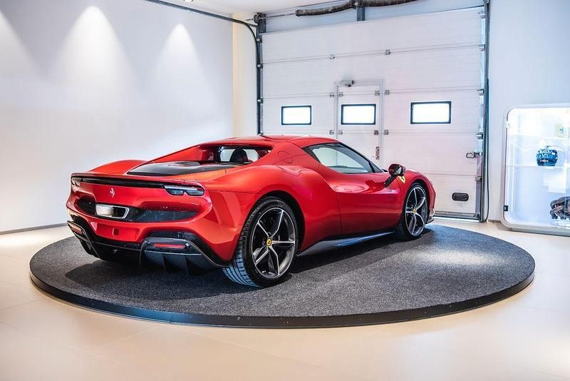Gebraucht Ferrari 296 829 PS (609 kW) 2023 Rot