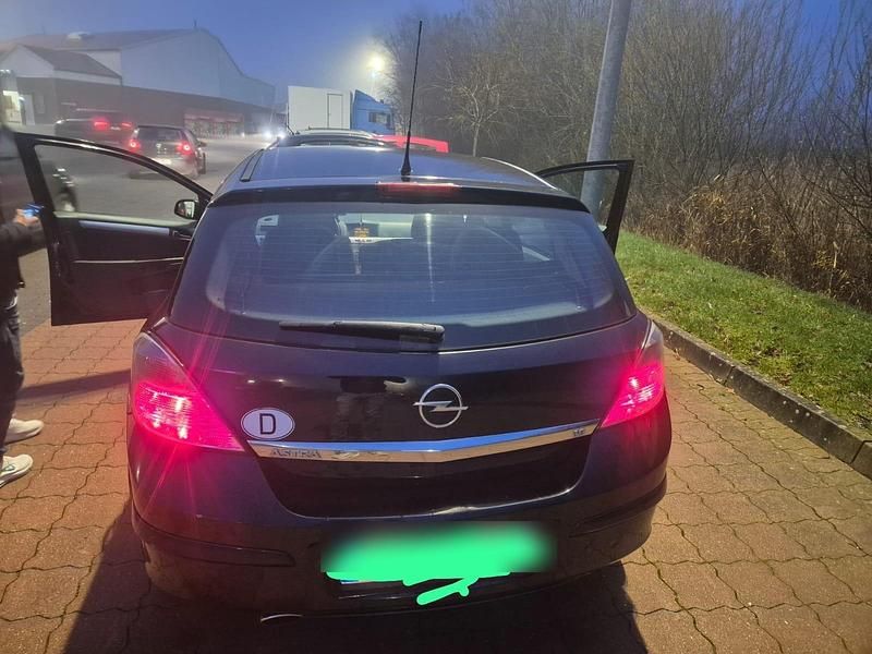 Gebraucht Opel Astra 90 PS (66 kW) 2008 Schwarz Kleinwagen