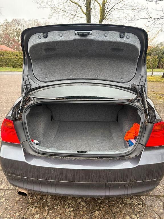 Gebraucht BMW 320 150 PS (110 kW) 2005 Grau Limousine