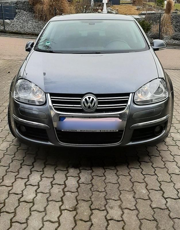 Gebraucht VW Jetta 122 PS (89 kW) 2009 Grau Limousine