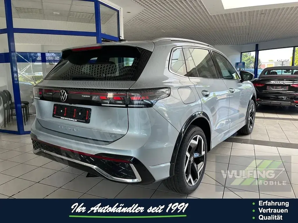 Neu VW Tiguan R-line 150 PS (110 kW) 2026 Silber SUV