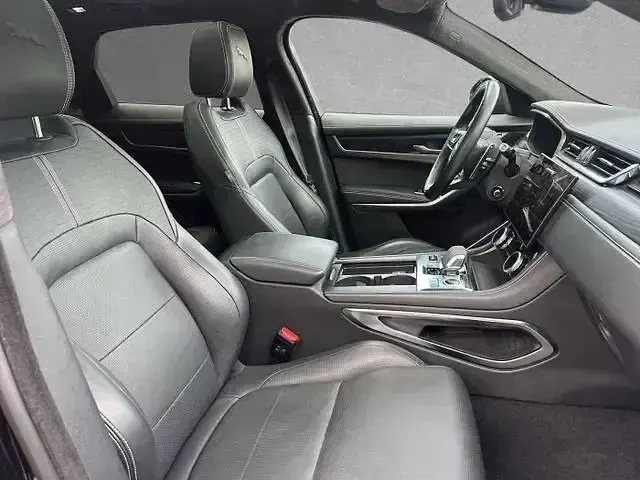 Gebraucht Jaguar F-Pace R-Dynamic 304 PS (223 kW) 2021 Schwarz (santorini black) SUV