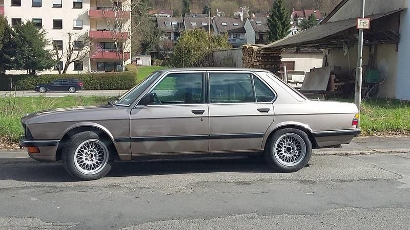 Andere farben Gebraucht 1984 BMW 524 Limousine | 8.900 € - Bild 1/4