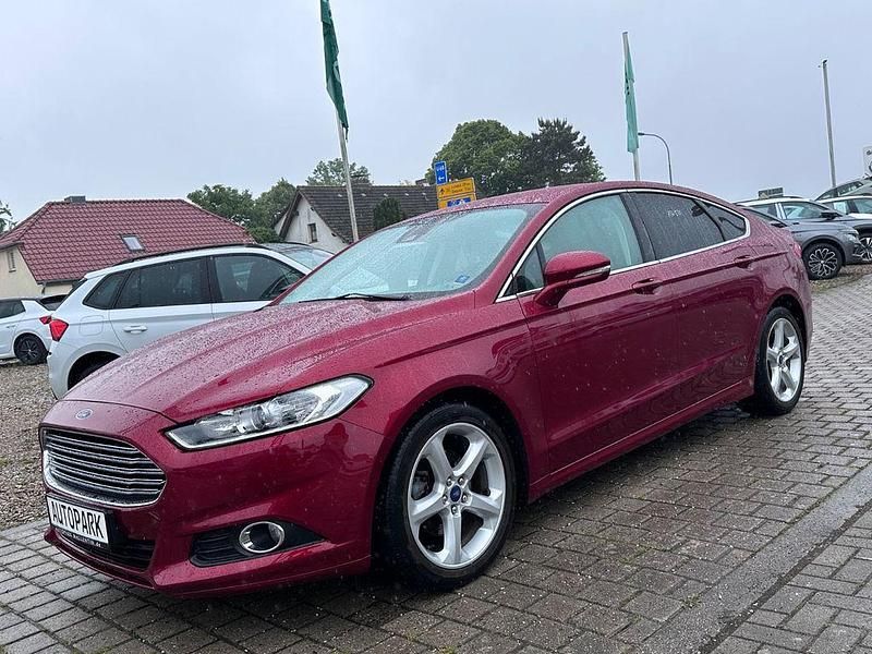 Gebraucht Ford Mondeo 120 PS (88 kW) 2018 Rot Limousine