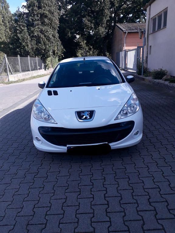 Weiß Gebraucht 2011 Peugeot 206 Limousine | 2.100 € (Fairer Preis) - Bild 1/4