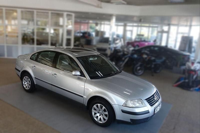 Silber Gebraucht 2001 VW Passat Comfortline Limousine | 1.200 € (Guter Preis) - Bild 1/4