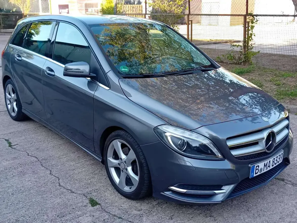Gebraucht Mercedes B200 156 PS (114 kW) 2014 Grau Kleinwagen
