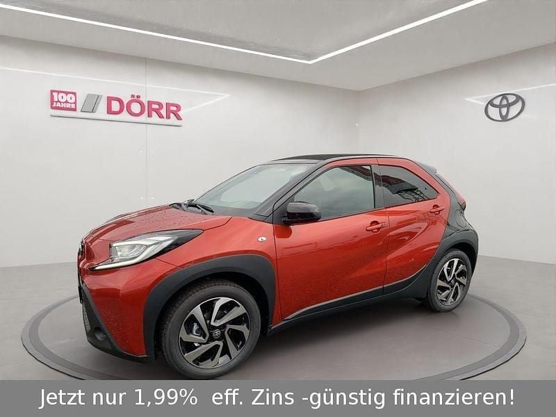 Chili red perleffekt/dach myst Neu 2025 Toyota Aygo X SUV | 21.485 € (Fairer Preis) - Bild 1/4