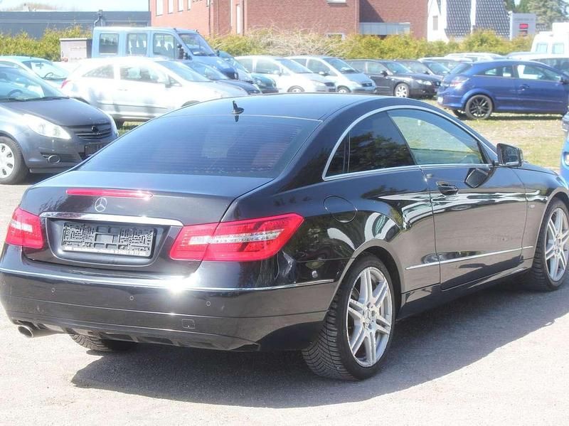 Second-hand Mercedes E200 184 CP (135 kW) 2011 Negru Coupe
