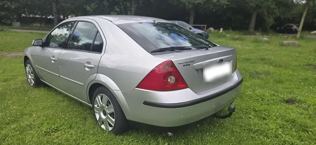 Gebraucht Ford Mondeo 101 PS (74 kW) 2003 Silber Limousine