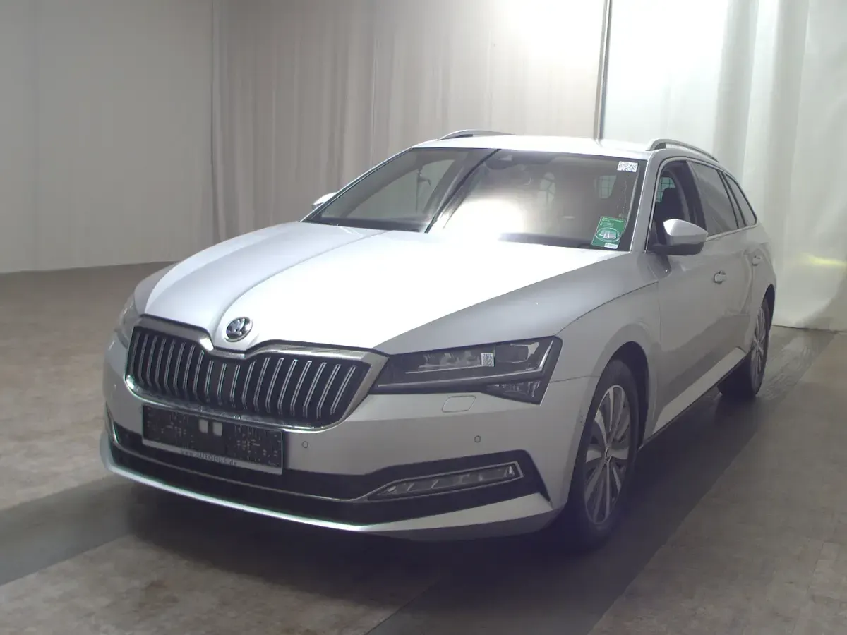 Gebraucht Skoda Superb Style 150 PS (110 kW) 2023 Silber Kombi
