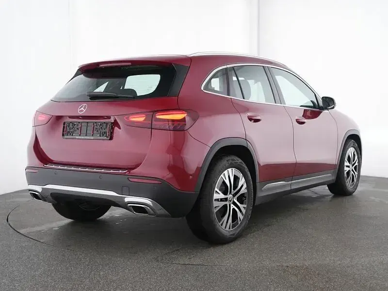 Gebraucht Mercedes GLA200 Advanced 163 PS (119 kW) 2025 Manufaktur lack patagonienrot (metallic) SUV