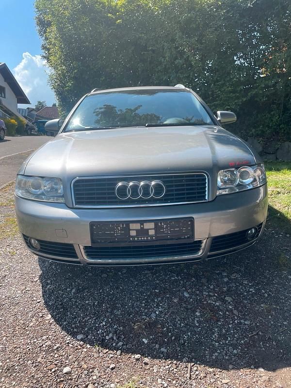 Grau Gebraucht 2004 Audi A4 Kombi | 650 € (Superpreis) - Bild 1/4