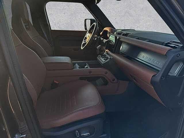 Gebraucht Land Rover Defender 643 PS (472 kW) 2025 Charente grey SUV