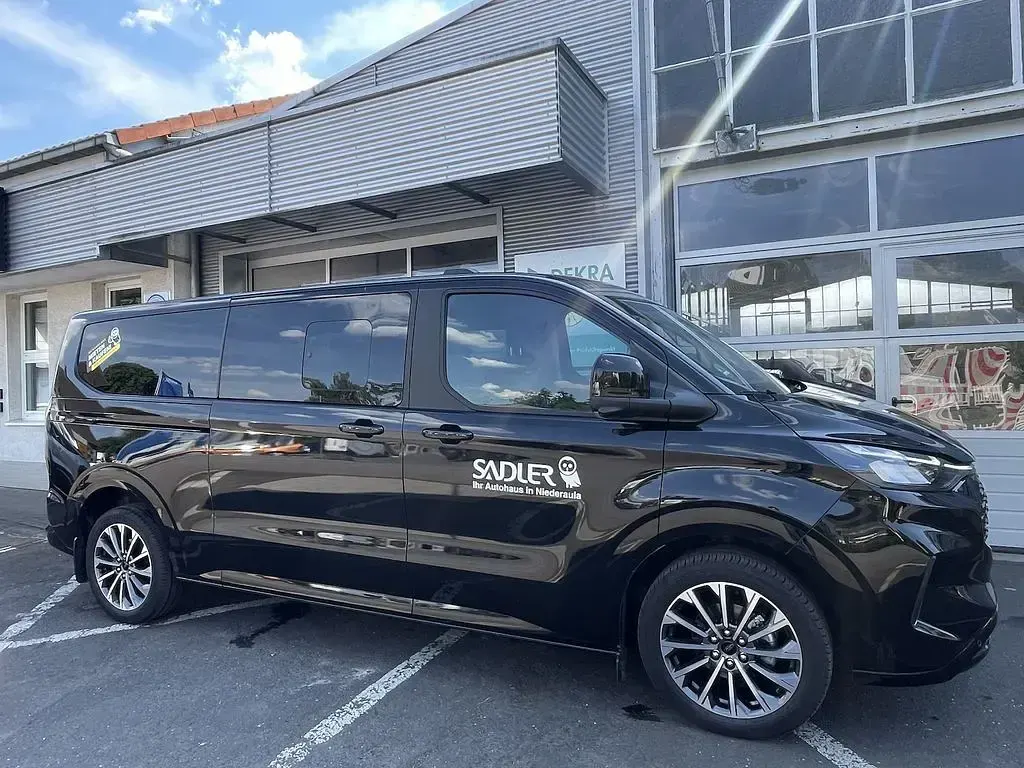 Gebraucht Ford Tourneo Titanium X 150 PS (110 kW) 2025 Schwarz Van / Kleinbus