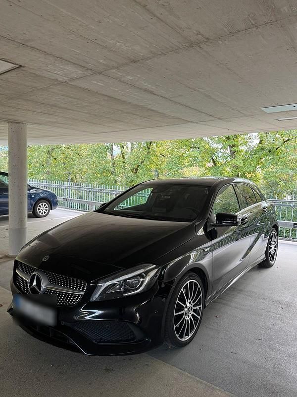 Schwarz Gebraucht 2018 Mercedes A220 Kleinwagen | 19.999 € (Fairer Preis) - Bild 1/4