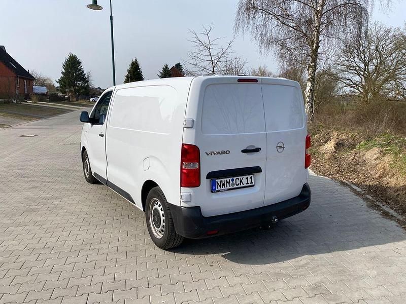 Gebraucht Opel Vivaro 120 PS (88 kW) 2024 Weiß Van / Kleinbus