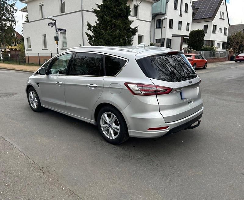 Gebraucht Ford S-MAX Titanium 150 PS (110 kW) 2021 Grau Van / Kleinbus