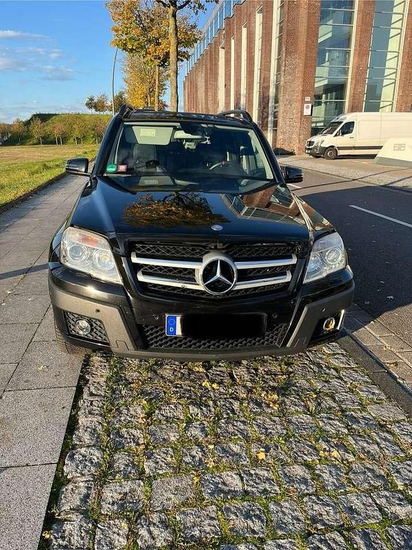 Schwarz Gebraucht 2009 Mercedes GLK350 SUV | 9.500 € (Fairer Preis) - Bild 1/4