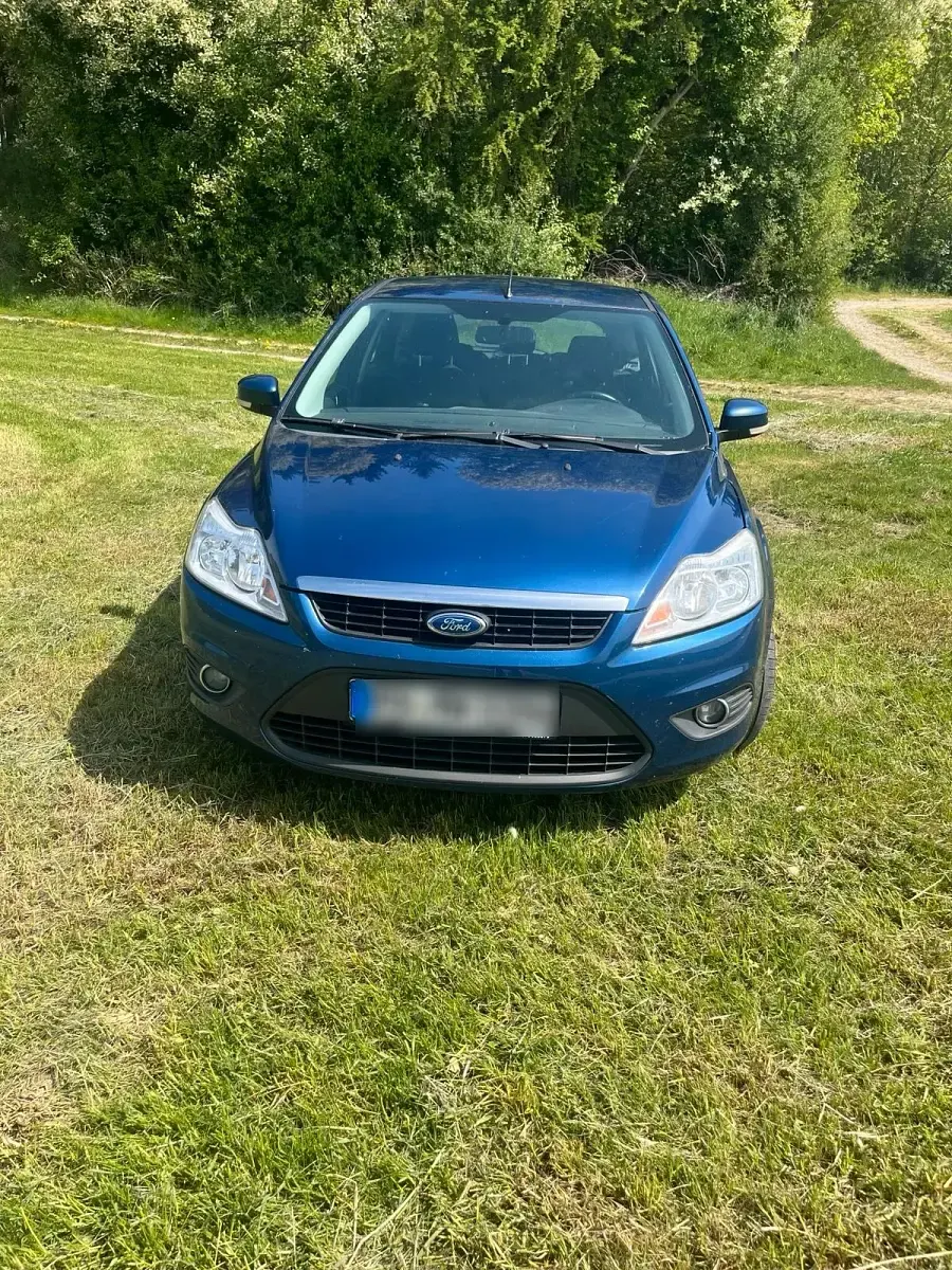 Gebraucht Ford Focus 100 PS (73 kW) 2010 Blau Limousine