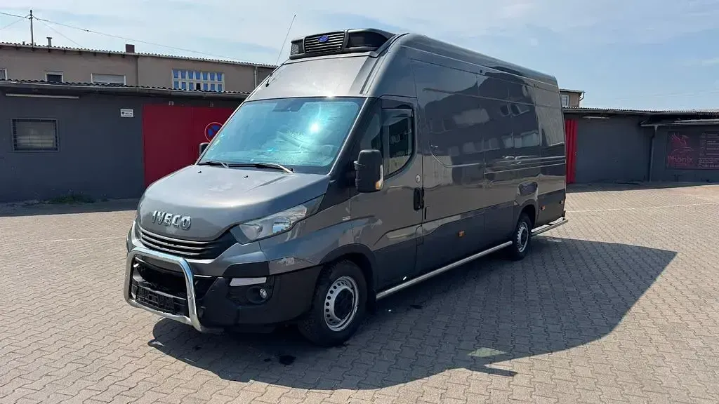 Gebraucht Iveco Daily 179 PS (131 kW) 2020 Grau Van / Kleinbus