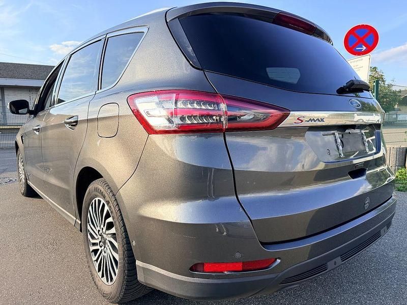 Gebraucht Ford S-MAX Titanium 165 PS (121 kW) 2019 Grau Van / Kleinbus