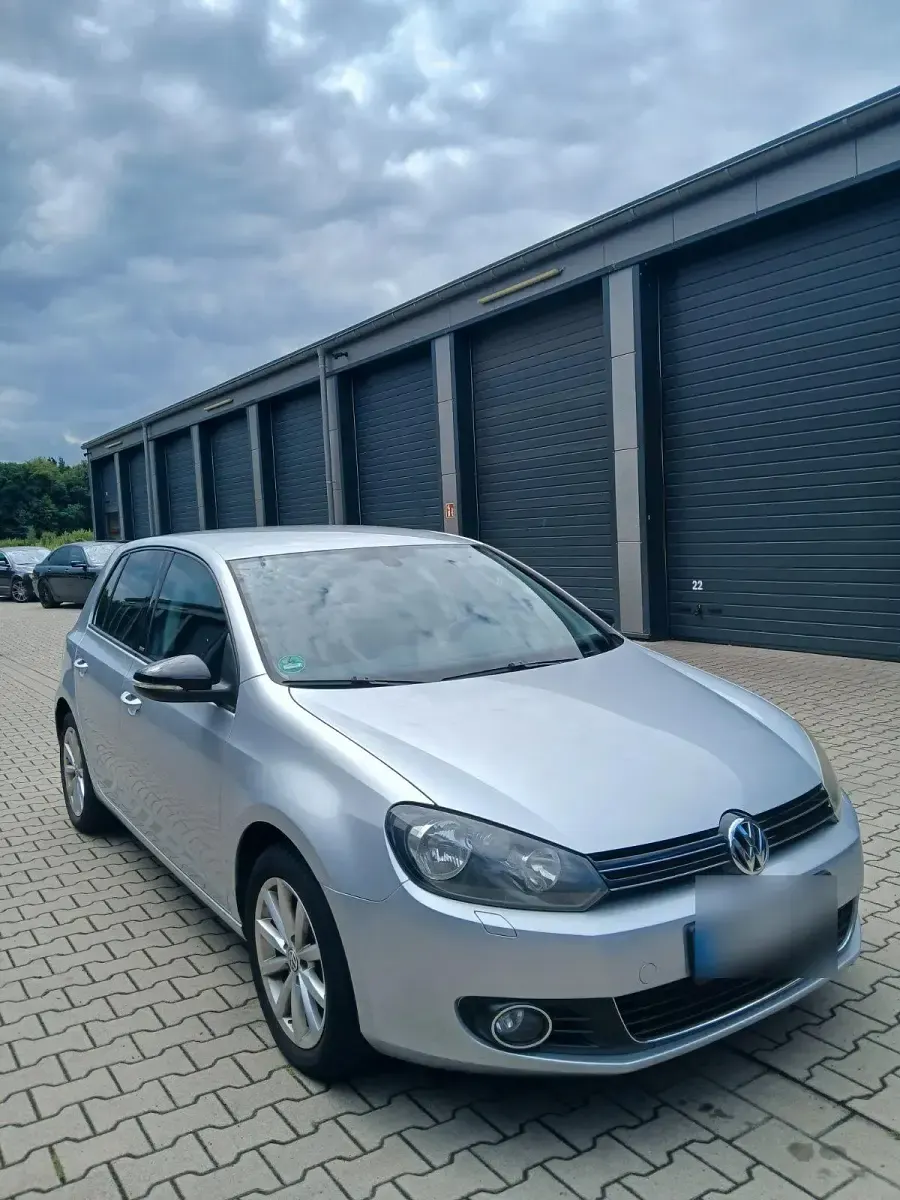Gebraucht VW Golf VII 105 PS (77 kW) 2012 Silber Limousine