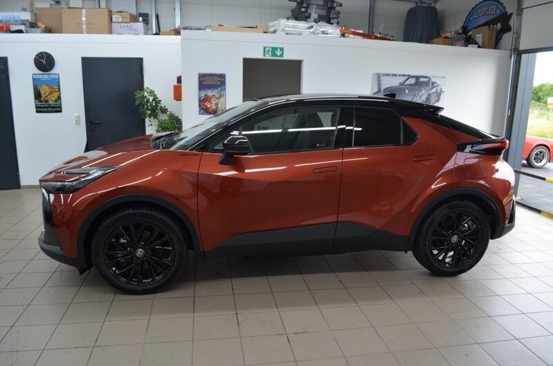 Neu Toyota C-HR Sport 223 PS (164 kW) 2025 Oxide bronze/ dach schwaz SUV