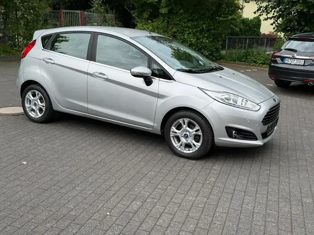 Gebraucht Ford Fiesta Trend 101 PS (74 kW) 2017 Silber Kleinwagen