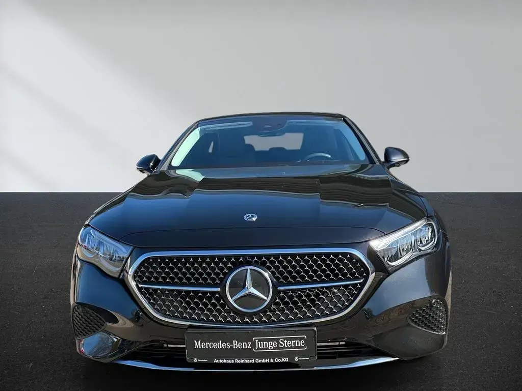 Używany Mercedes E220 Advanced 197 KM (144 kW) 2025 Czarny Sedan/Limuzyna