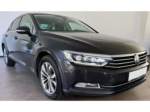 Schwarz Gebraucht 2018 VW Passat Limousine | 16.490 € (Superpreis) - Bild 1/4