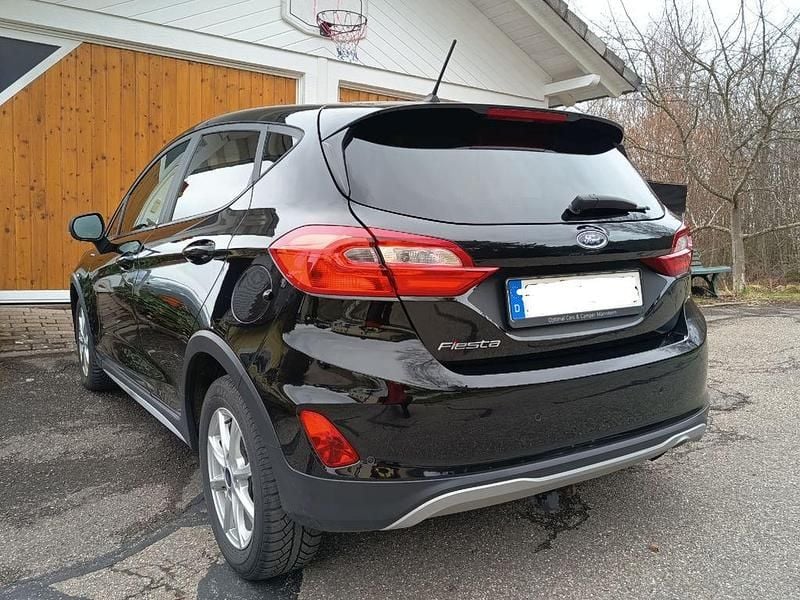 Gebraucht Ford Fiesta Active 101 PS (74 kW) 2018 Schwarz Kleinwagen