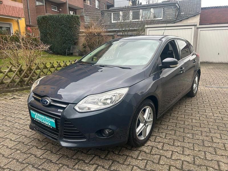 Grau Gebraucht 2014 Ford Focus SYNC Edition Limousine | 3.450 € (Superpreis) - Bild 1/4