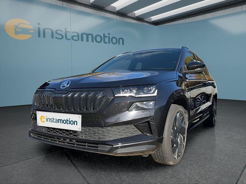 Schwarz Gebraucht 2022 Skoda Karoq SUV | 30.749 € (Etwas zu teuer) - Bild 1/4