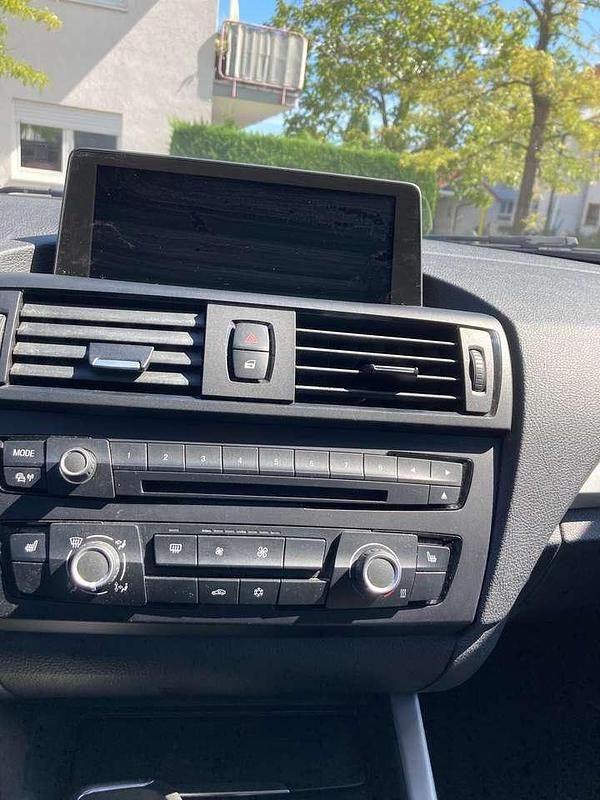 Weiß Gebraucht 2011 BMW 116 Kleinwagen | 7.500 € (Fairer Preis) - Bild 1/4