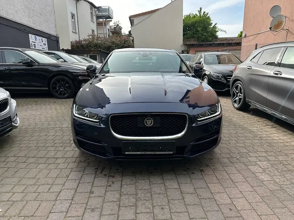 Second-hand Jaguar XE 250 CP (183 kW) 2017 Albastru Berlinǎ