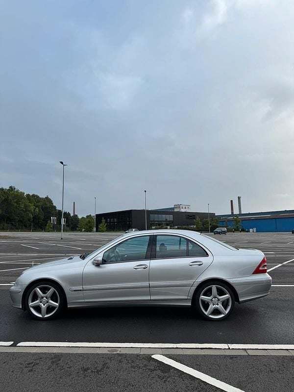 Silber Gebraucht 2003 Mercedes C200 Limousine | 2.800 € (Fairer Preis) - Bild 1/4