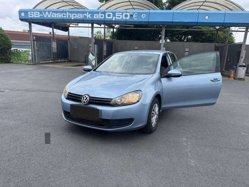 Blau Gebraucht 2009 VW Golf VI Trendline Limousine | 3.999 € (Guter Preis) - Bild 1/4