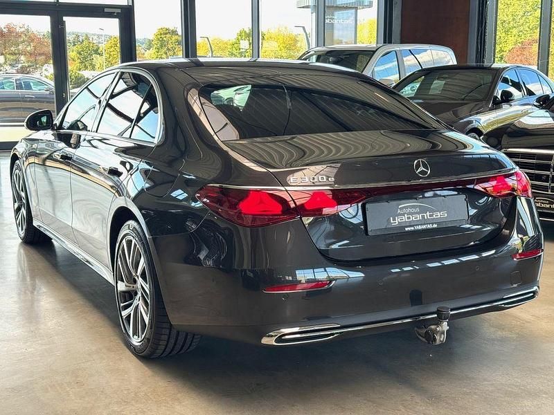 Neu Mercedes E300 Advanced Plus 313 PS (230 kW) 2025 Grau Limousine