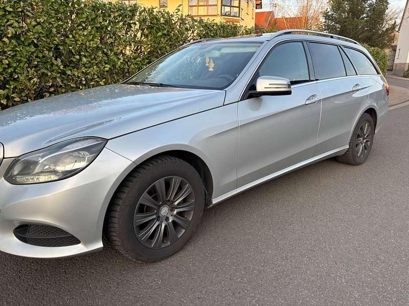 Gebraucht Mercedes E250 204 PS (150 kW) 2014 Silber Kombi