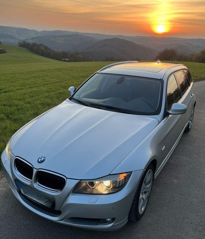 Gebraucht BMW 320 184 PS (135 kW) 2011 Silber Kombi