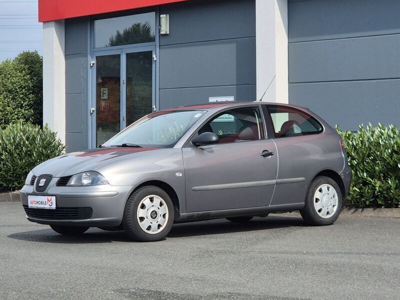 Grau Gebraucht 2002 Seat Ibiza Stella Limousine | 1.999 € (Etwas zu teuer) - Bild 1/4