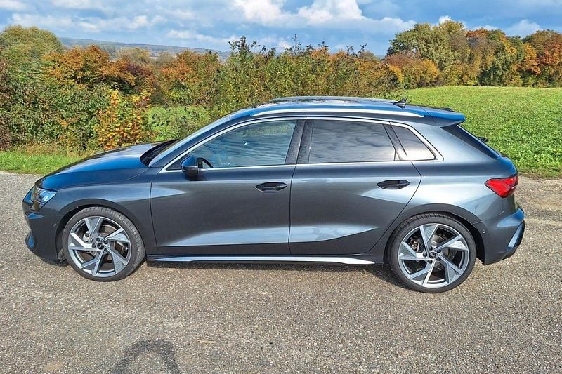 Gebraucht Audi A3 S-Line 150 PS (110 kW) 2024 Grau Kombi
