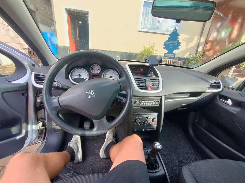 Silber Gebraucht 2011 Peugeot 207 Tendance Kombi | 3.000 € (Fairer Preis) - Bild 1/4