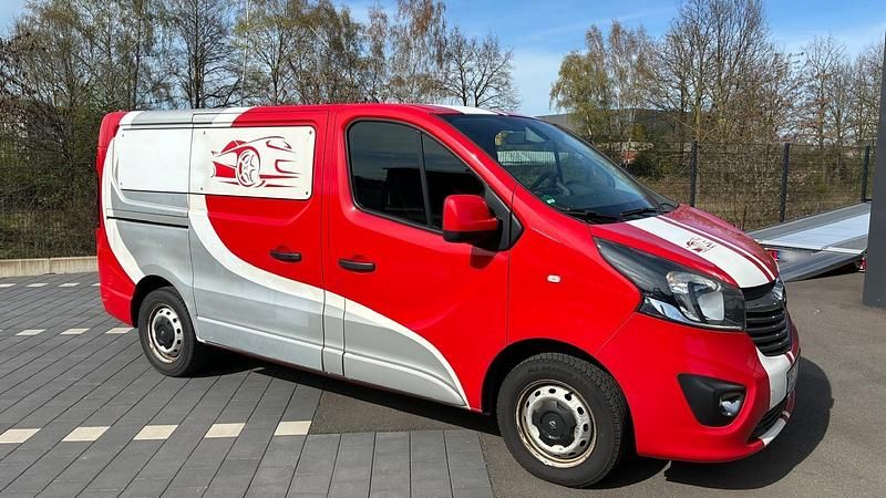 Gebraucht Opel Vivaro 140 PS (102 kW) 2015 Rot Van / Kleinbus