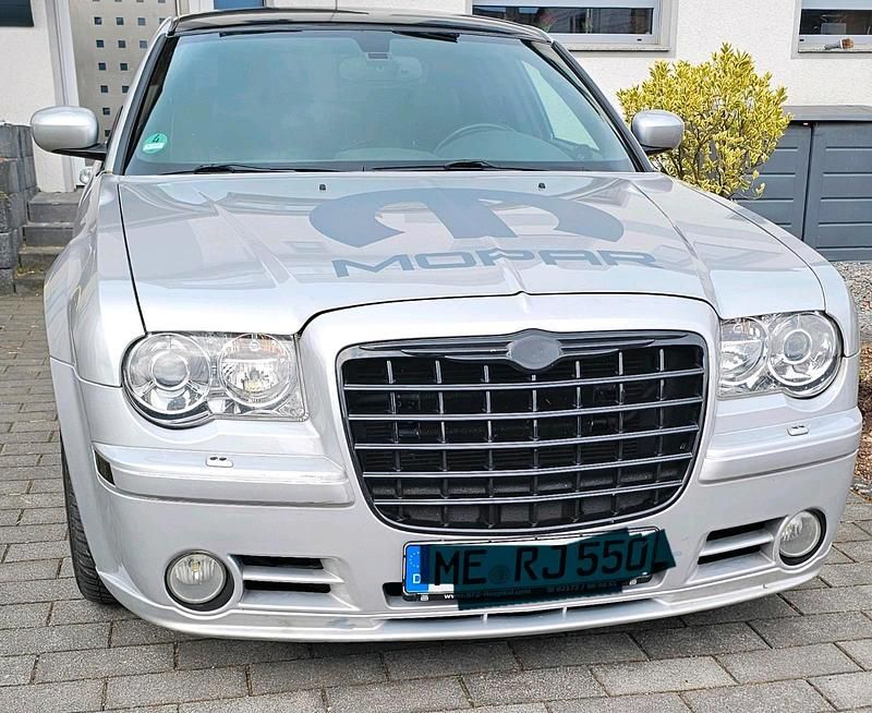 Silber Gebraucht 2010 Chrysler 300C Limousine | 29.995 € - Bild 1/4