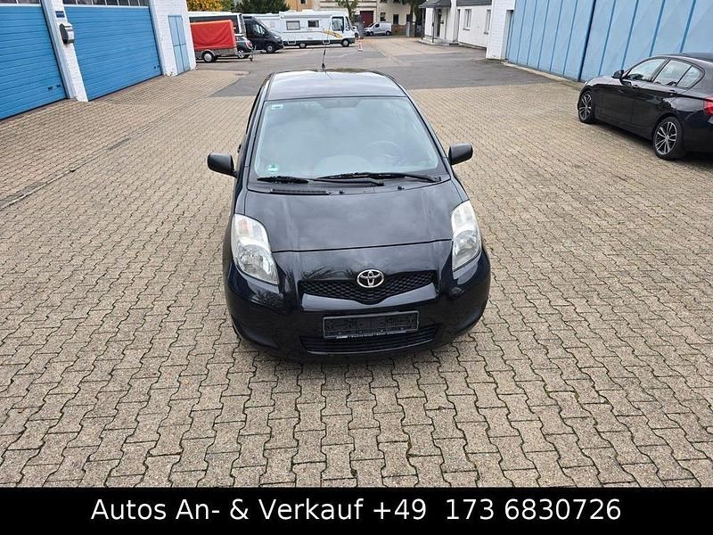 Schwarz Gebraucht 2010 Toyota Yaris Cool Limousine | 2.999 € (Fairer Preis) - Bild 1/4