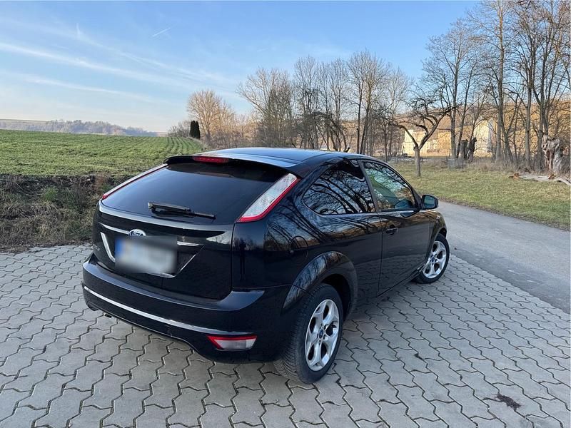 Gebraucht Ford Focus 100 PS (73 kW) 2010 Schwarz Coupé