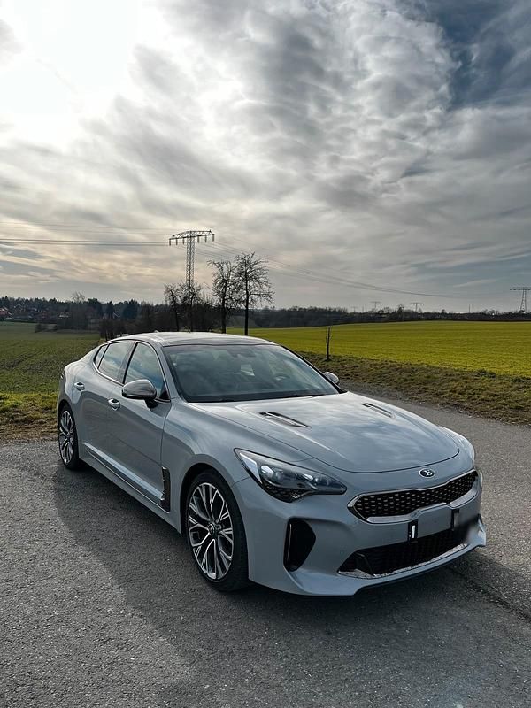 Gebraucht Kia Stinger GT-Line 245 PS (180 kW) 2020 Grau Kleinwagen
