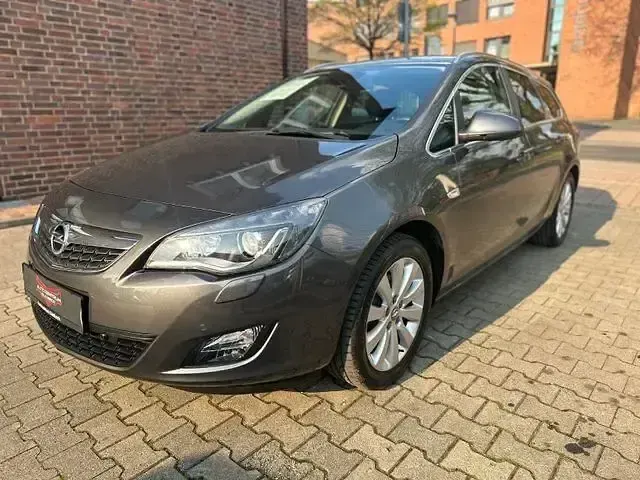 Usata Opel Astra Elegance 150 kW (204 CV) 2011 Andere Utilitaria